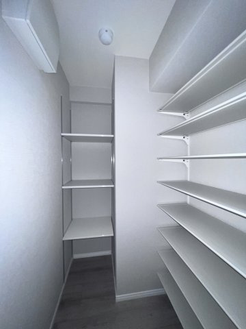 RESIAS ONE TENJINMINAMI BLDG．の収納