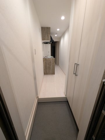 シャトーニイクラの玄関|※お部屋により内装(壁紙・床)の色が少し異なります。図面と現状が異なる場合は現状を優先いたします。
