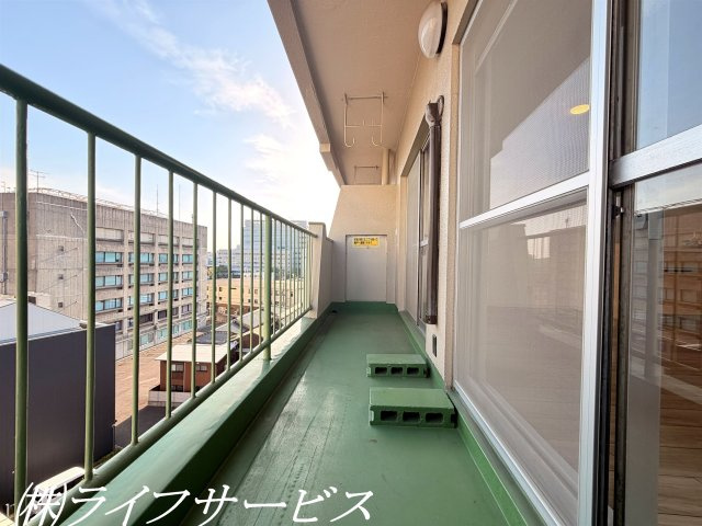 【バルコニー】 | グリーンハイツ十三 | 南向きのバルコニーは陽当り良好！