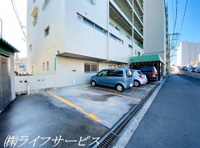 【駐車場】 | グリーンハイツ十三 | 駐車場