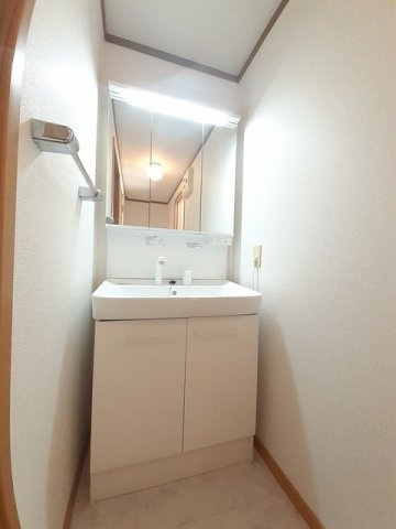メゾン．ド　ファミーユＤの洗面所|忙しい朝には欠かせない洗面所です