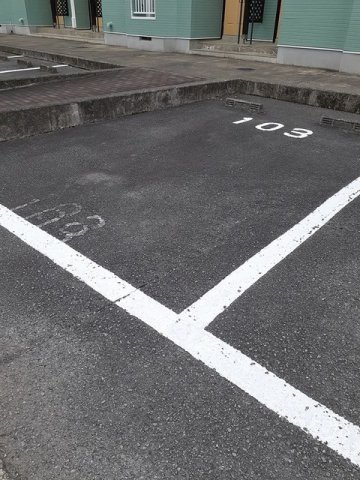シャンゼリゼ弐番館の駐車場|駐車場があります