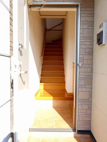 エスポワール川真田の玄関|明るい玄関です