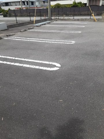 ルネッサの駐車場|カースペースがあります