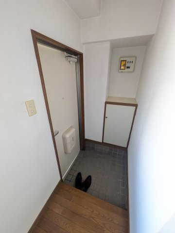 宿河原2丁目マンション（物件名なし）の玄関