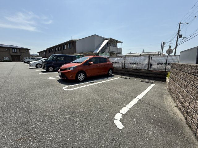 ペール・メゾンＡの駐車場