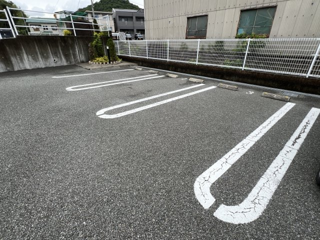 シーズンズ　コンフォートⅠの駐車場