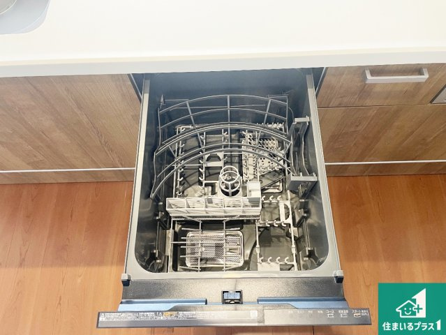 ■豊中市春日町　第4期　新築一戸建ての設備|食事後の一仕事、食器洗いをボタン一つでお任せできちゃいます！場所を取らないビルトイン式なので、お料理スペースもしっかり確保！