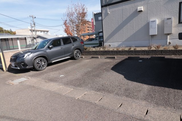 ロイヤルガーデン　壱番館の駐車場