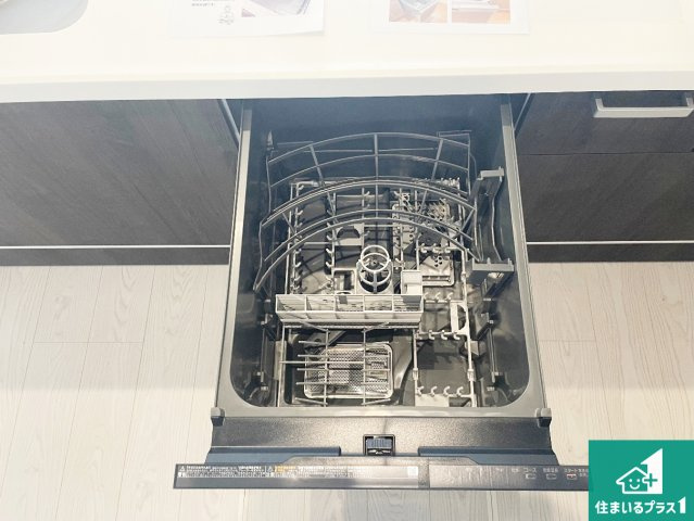 ■豊中市春日町　第4期　新築一戸建ての設備|食事後の一仕事、食器洗いをボタン一つでお任せできちゃいます！場所を取らないビルトイン式なので、お料理スペースもしっかり確保！