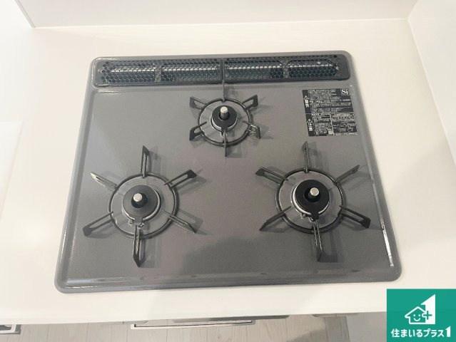 ■豊中市春日町　第4期　新築一戸建ての設備|ダブル高火力Ｓｉセンサー付きコンロ！３口あるので、まとめて料理をする時も大活躍！