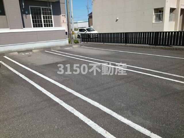 エトワ－ル・Ｆの駐車場|駐車場に車を止められます