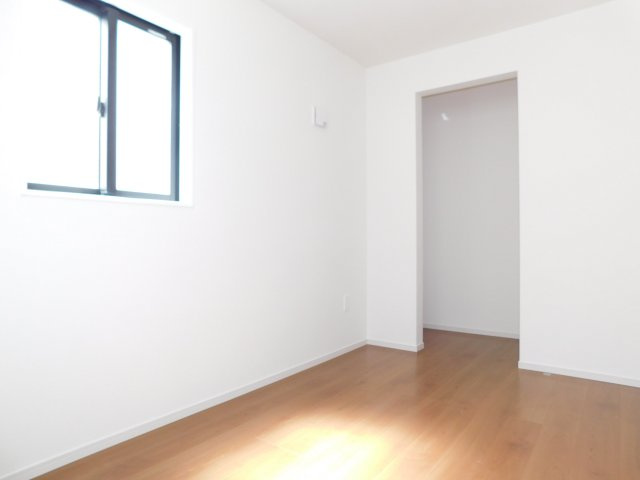 名古屋市中川区供米田３丁目の新築一戸建の洋室|◇洋室◇　　明るい洋室５．０帖　収納スペース完備！