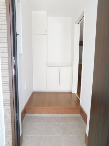 名古屋市中川区供米田３丁目の新築一戸建の玄関|◇玄関収納◇　　家族の履物がしっかり収納できる玄関収納♪