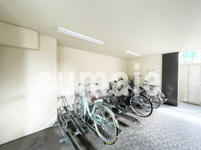 ヒューマンパレス与野のその他共用部分|屋根付きの駐輪場です。