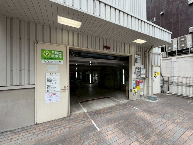 グランシス天満橋の駐車場