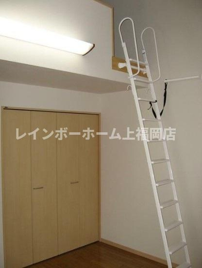 フラワーハイツの居間・リビング