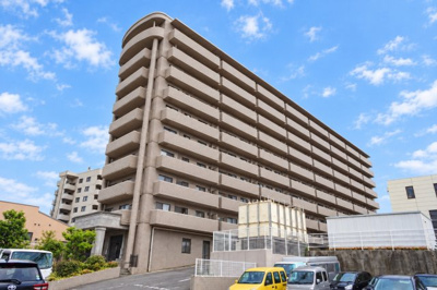 【外観】 | 【上質リノベ】サンシティ大州通 | 【耐震性】
耐震性の高さを判断するポイントは、
建築確認申請日が1981年6月1日以降の
新耐震基準に適合しているかどうか。
震度６程度の大地震でも
建物が崩壊しないレベルが基準になりました。