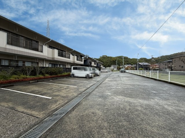 イーストハイツの駐車場