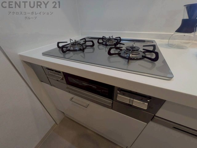 多数の調理器具を同時に使用でき、料理の効率化が可能。省エネで節約になり、様々な料理スタイルに適応できます。また、火力調整が独立しており、手入れや掃除もしやすく、今よりもっとお料理が楽しくなるかも。