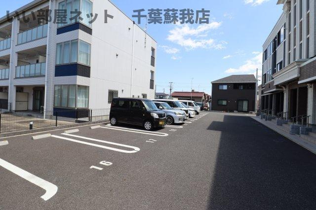 ＤｉｓＮｅｒｄの駐車場|車をお持ちの方に嬉しい駐車場付きの物件です