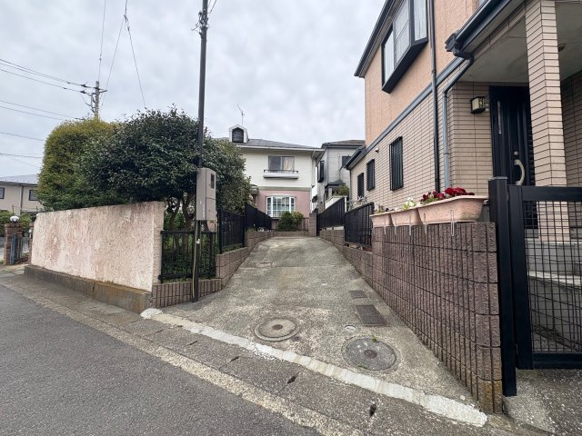 3LDK／2000年3月築／瀬谷区下瀬谷1丁目の前面道路含む現地写真