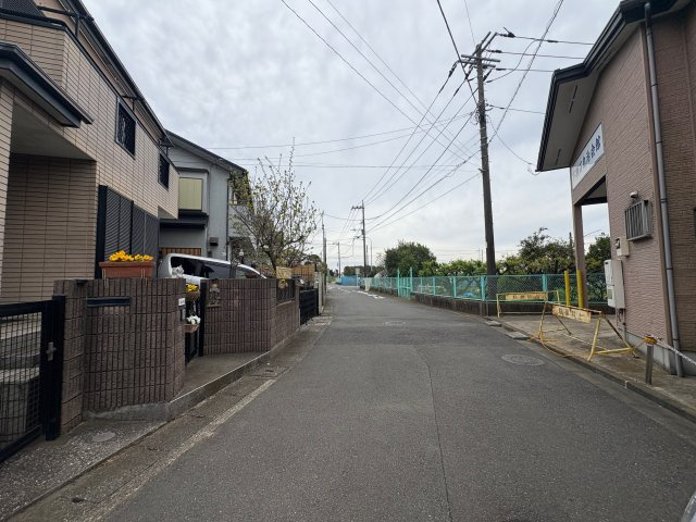 3LDK／2000年3月築／瀬谷区下瀬谷1丁目の前面道路含む現地写真