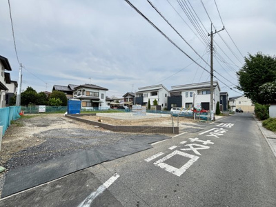 【前面道路含む現地写真】 | 【福居町第5期　現地外観】
※令和8年7月時点