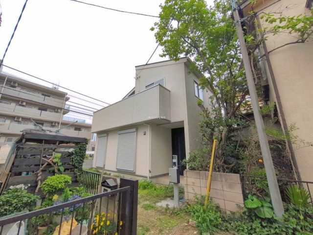 ふじみ野市苗間の中古一戸建の外観|7.8帖の主寝室はウォークインクローゼット付き！
広い洗面室は忙しい朝も家族で快適に使えます。