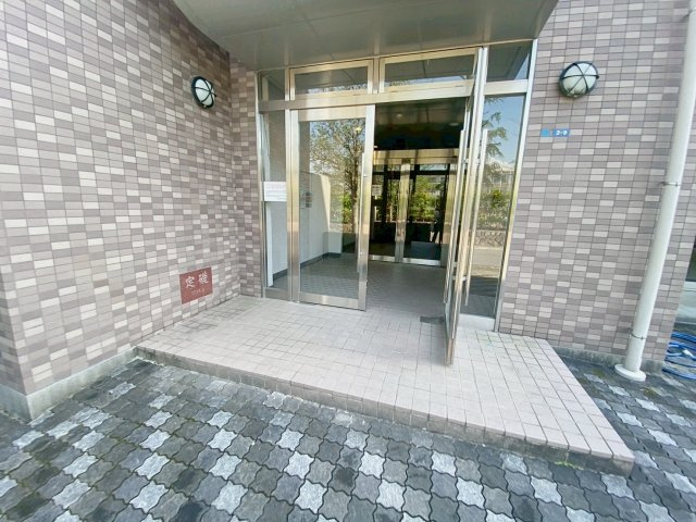 マンションむなかたのエントランス
