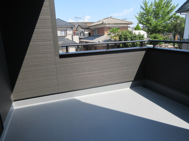 【仲介手数料無料】新築戸建　東松山市五領町1-12（全3棟）のバルコニー
