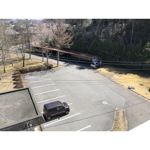 レダン白河の駐車場