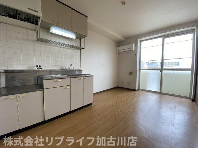 イーストビレッジ北野Aの居間・リビング