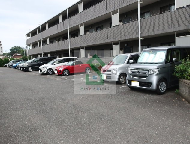 サンフィールドの駐車場