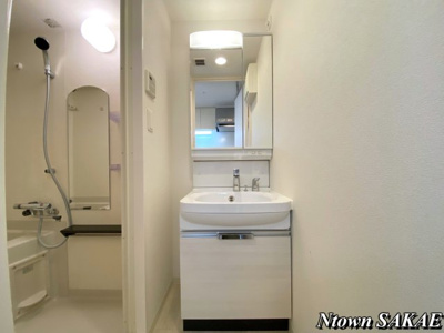 【独立洗面台】 | アドバンス名古屋モクシー | 明るい洗面所です