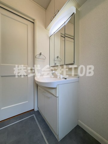 【独立洗面台】 | 和泉１丁目戸建て | 1F　3面鏡シャンプードレッサー
