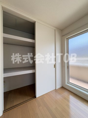 【収納】 | 和泉１丁目戸建て | 2F　洋室8.8帖　収納①