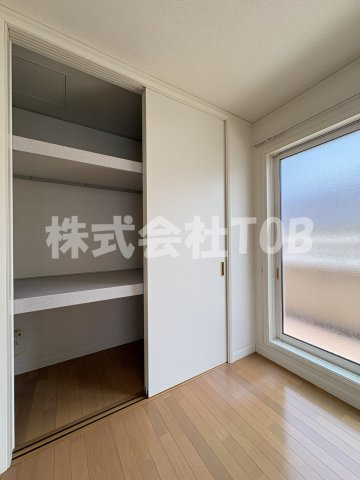 【収納】 | 和泉１丁目戸建て | 2F　洋室8.8帖　収納①