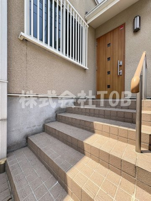【ロビー】 | 和泉１丁目戸建て | 1F　玄関ドア