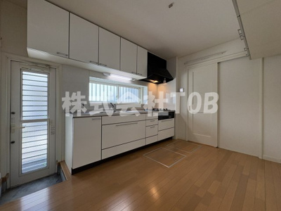 【居間・リビング】 | 和泉１丁目戸建て | 1F　DK6帖
