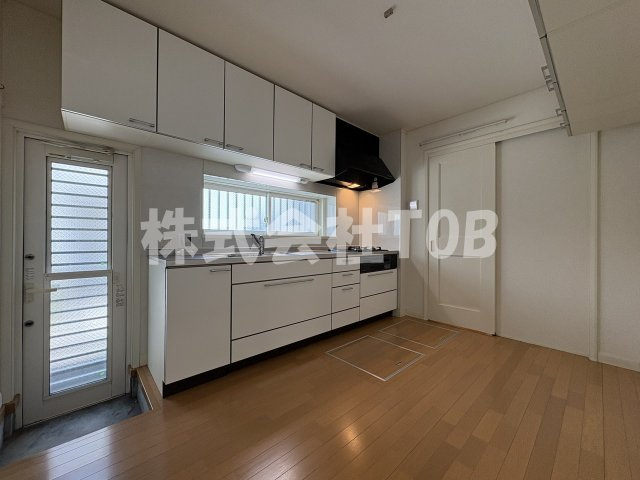 【居間・リビング】 | 和泉１丁目戸建て | 1F　DK6帖