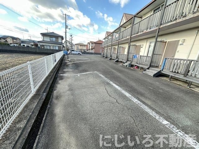 ハイツTOMINAGAの駐車場