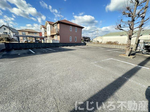 ハイツTOMINAGAの駐車場