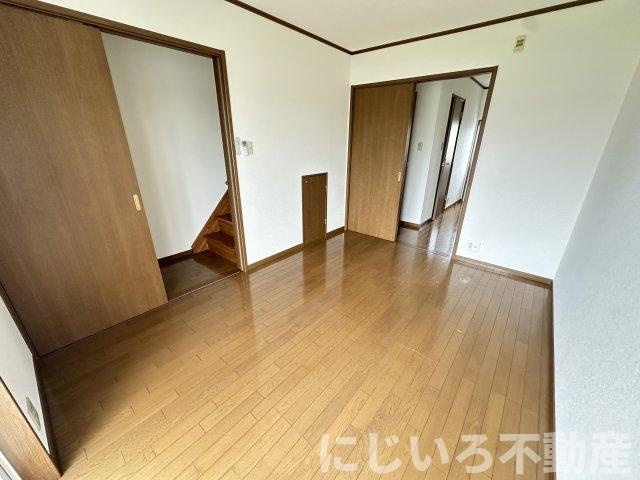 ハイツTOMINAGAの居間・リビング