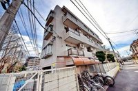 外観タイル貼りのマンションです
