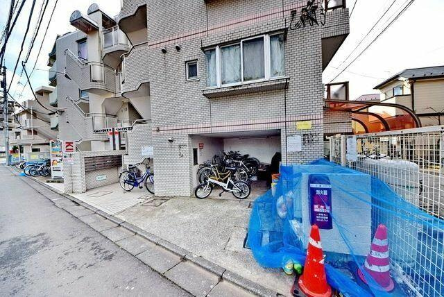 駐輪場とごみ置き場