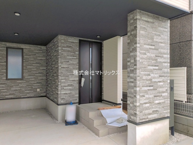 練馬区関町東1丁目　車庫×21帖LDK　大型規格住宅　限定1棟の玄関