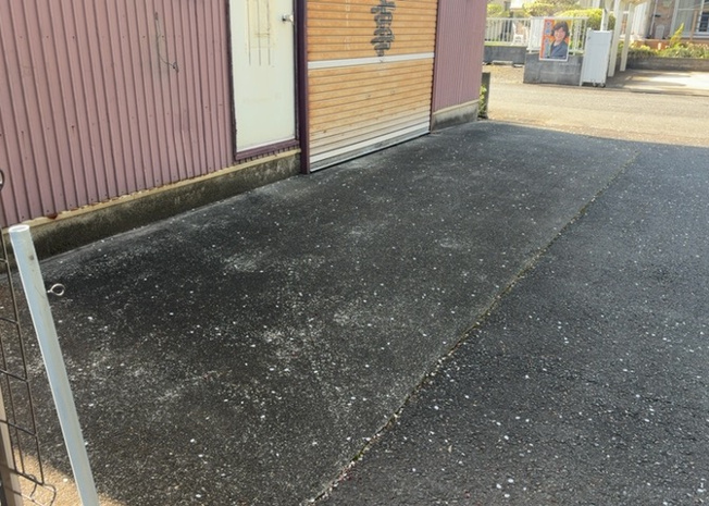 【外観】 | 土地を買う際、住む地域の自治体や福祉の補助制度にも注目してみましょう。子供や老人の医療補助やゴミ出しのルールなど、自治体によってルールに大きな違いがあるため、暮らしやすい土地で判断するとよいでしょう。