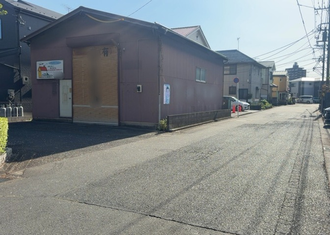 【外観】 | 土地購入を検討されている場合、境界杭がない状態で購入してしまうと境界確定測量をする必要があり、費用がかかります。購入の前に、売主、隣土地所有者立ち合いのもと境界を確定し境界杭を設置するのがベストです。