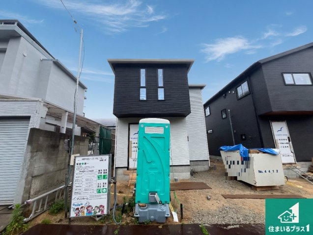 神戸市須磨区高尾台　新築一戸建ての外観|周辺は落ち着いた街並みの住宅地！子育てがしやすい住環境です！まだ未完成ですが、現地でしかわからない事もございます。是非一度ご覧ください。